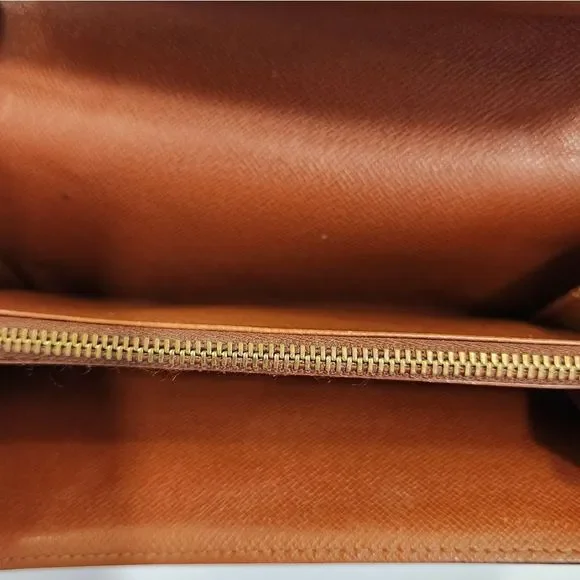 #2 Authentic LOUIS VUITTON vintage monogram Sarah long bifold wallet